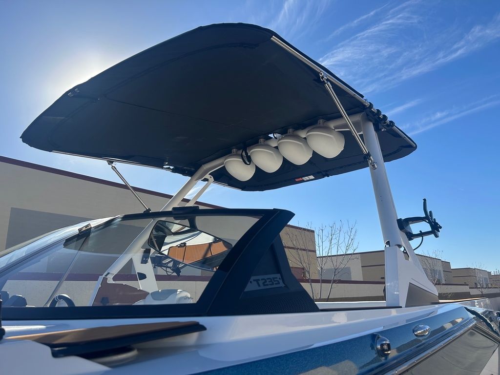 2025 Axis Wake Research T235