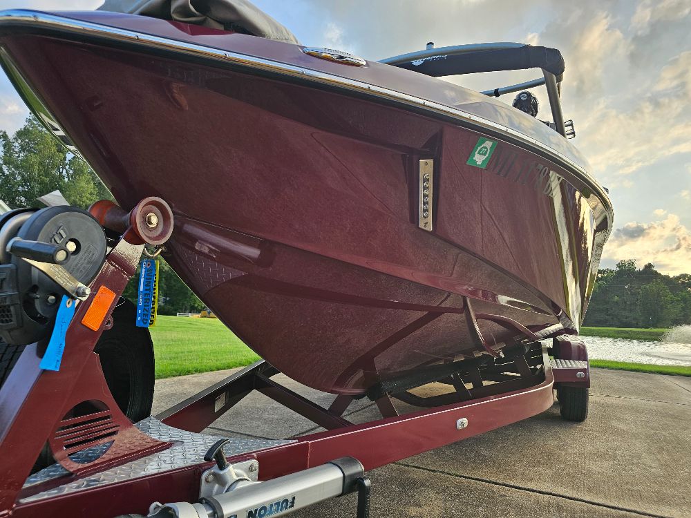 2018 Malibu 23 LSV