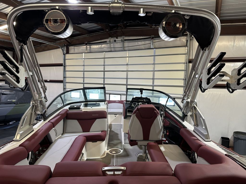 2022 MasterCraft XT20