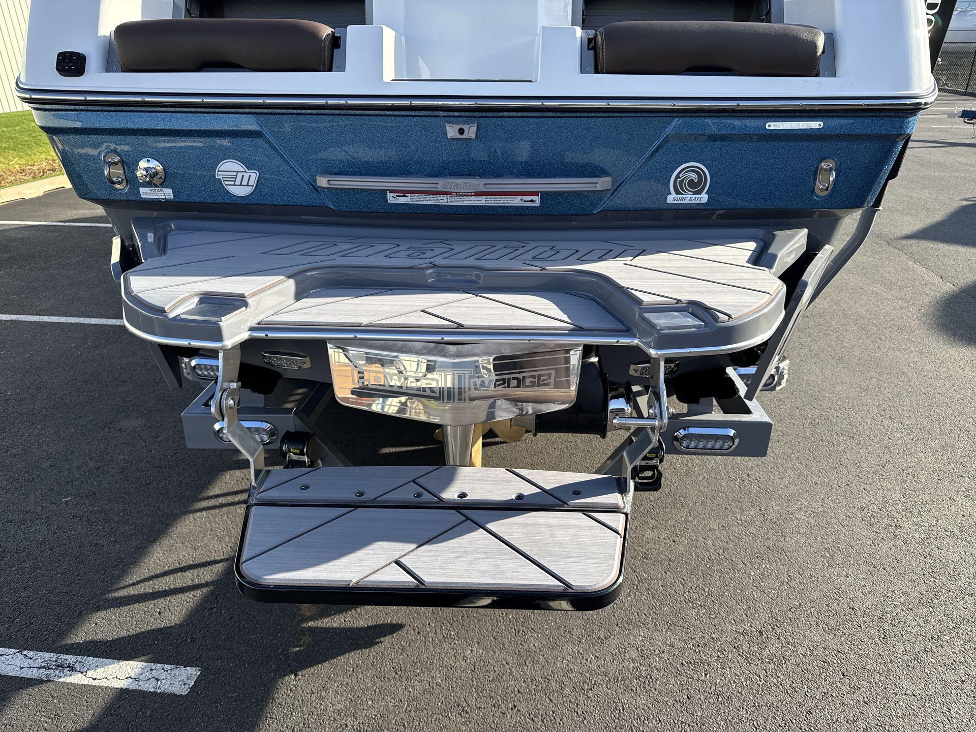 2025 Malibu 26 LSV