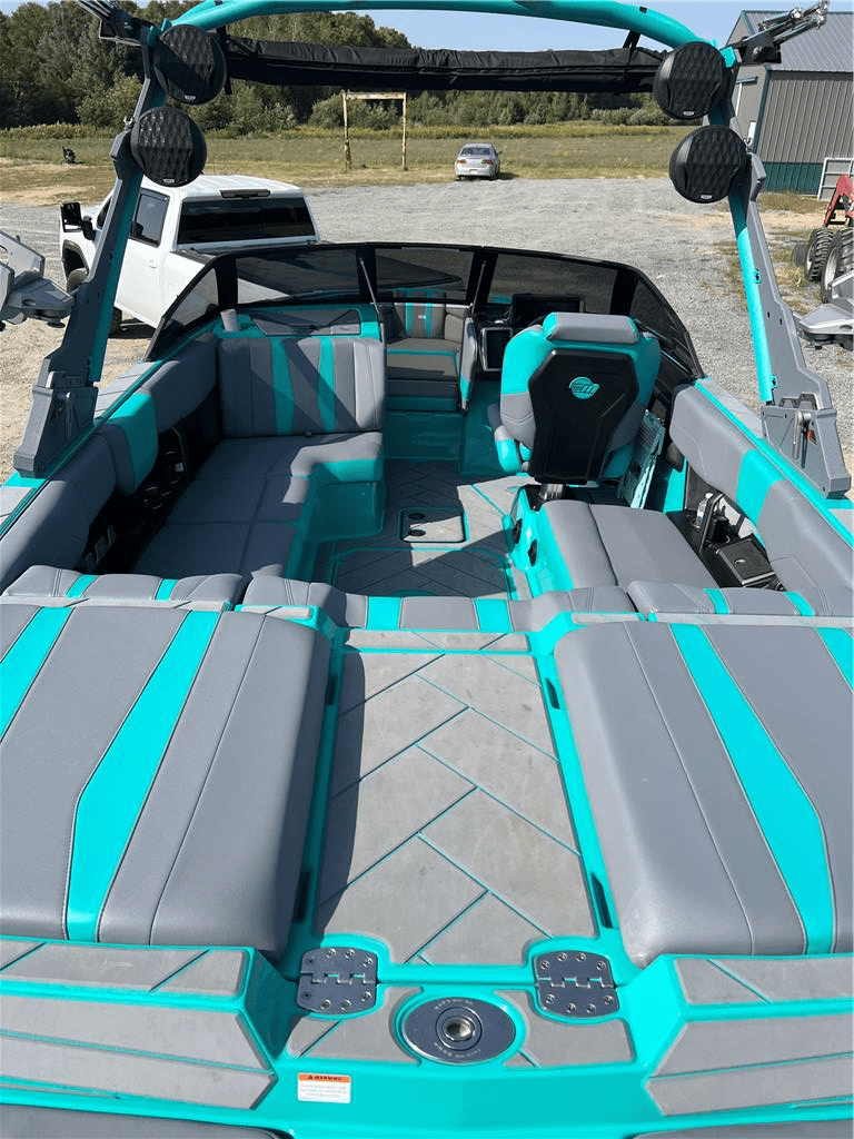2023 Malibu 22 lsv  m6/stern turn-Loaded