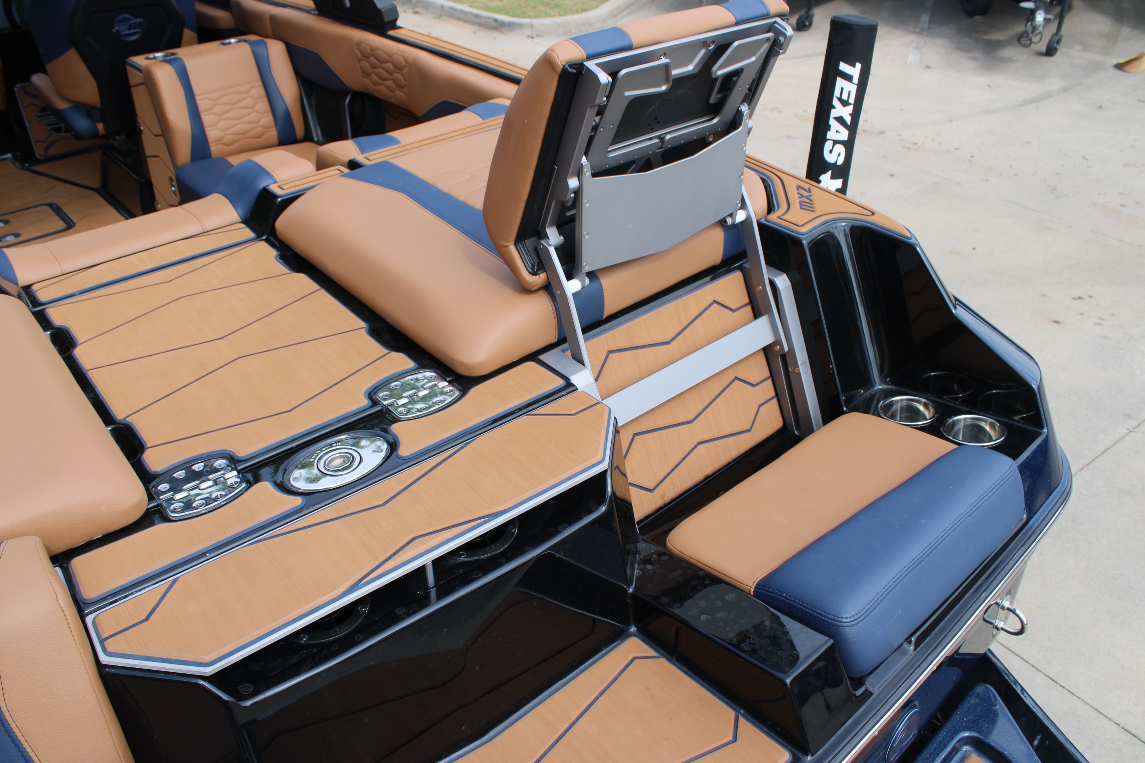 2025 Malibu 24 MXZ