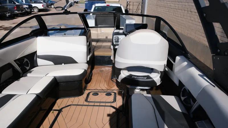 2017 Malibu 22 MXZ