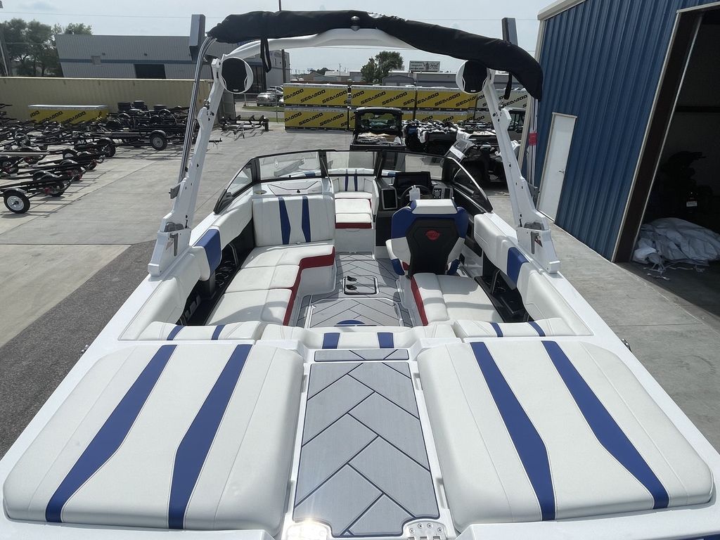2024 Malibu Boats 22 LSV