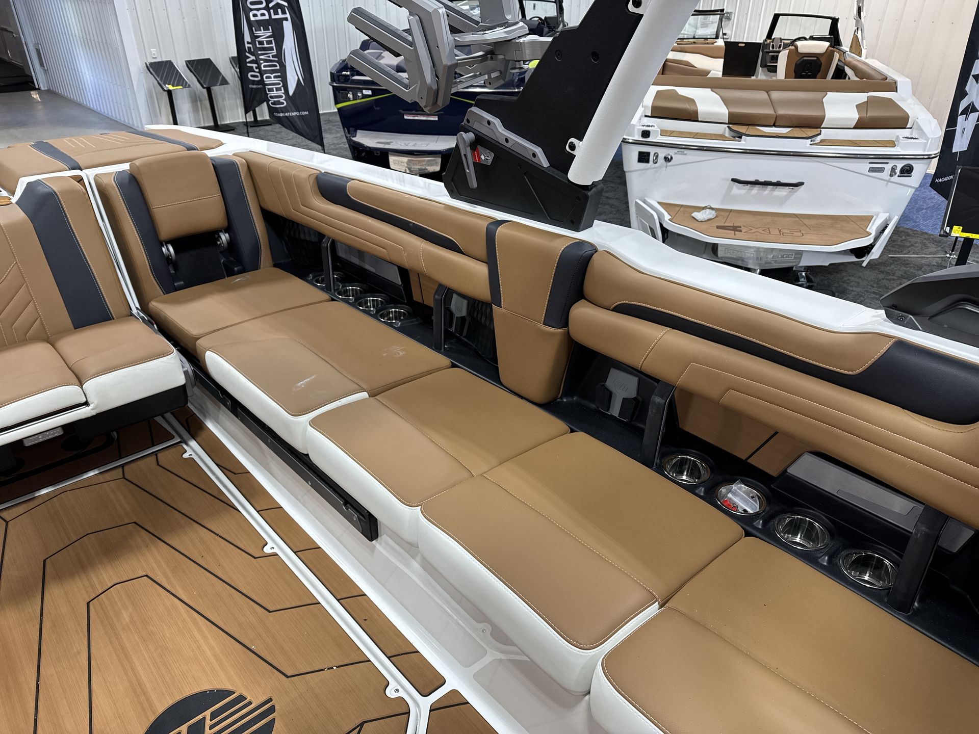 2025 Malibu 25 LSV