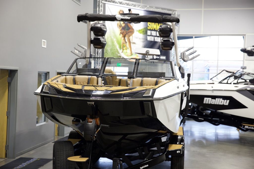 2025 Malibu Boats M230