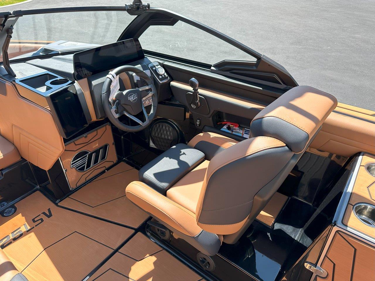 2025 Malibu 25 LSV