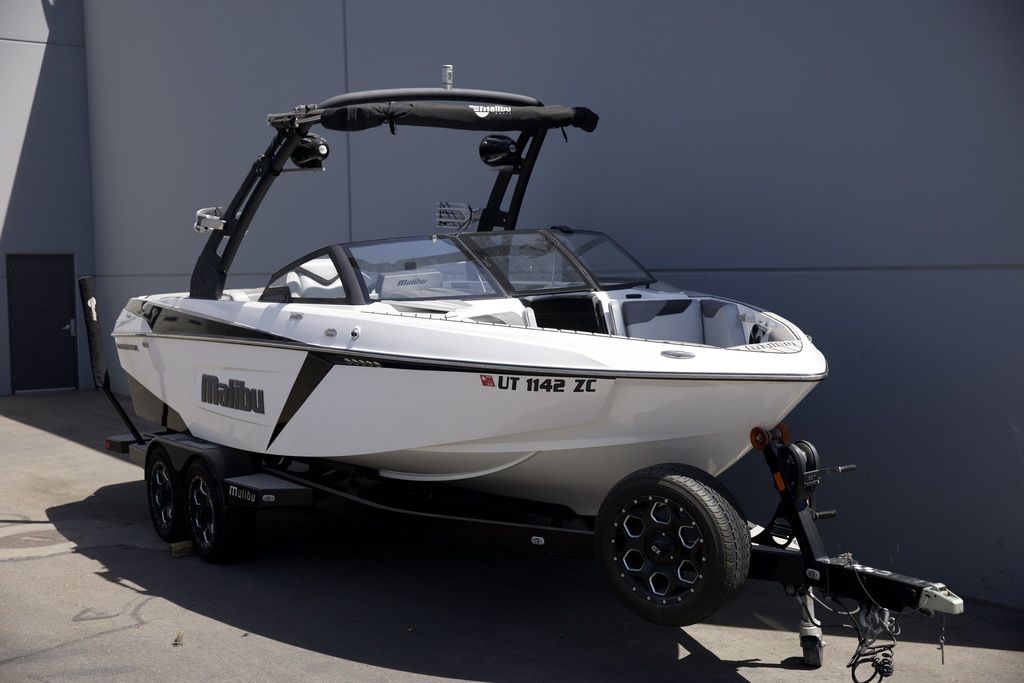 2020 Malibu Boats 23 LSV