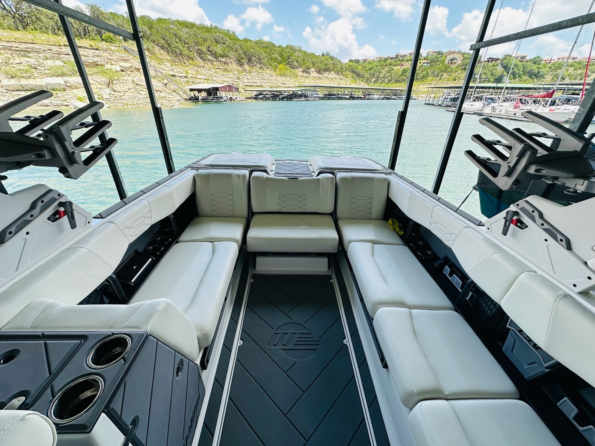 2023 Malibu Boats 25 LSV