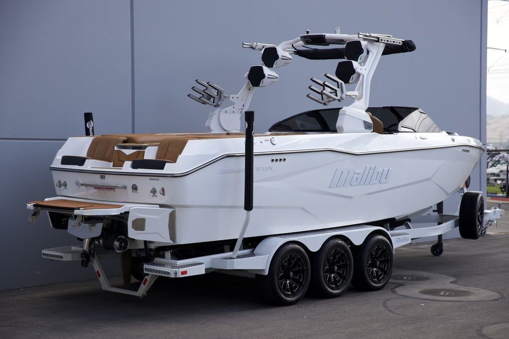 2025 Malibu Boats 25 LSV