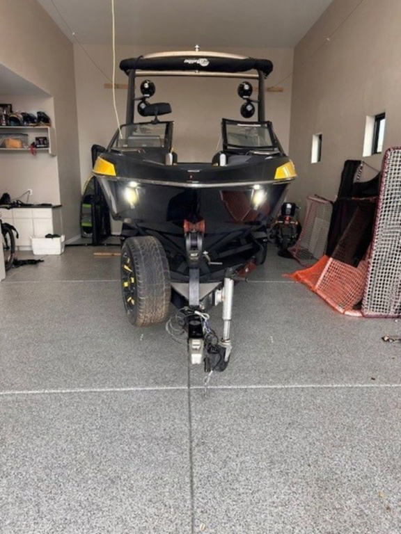 2018 Malibu Boats 23 LSV