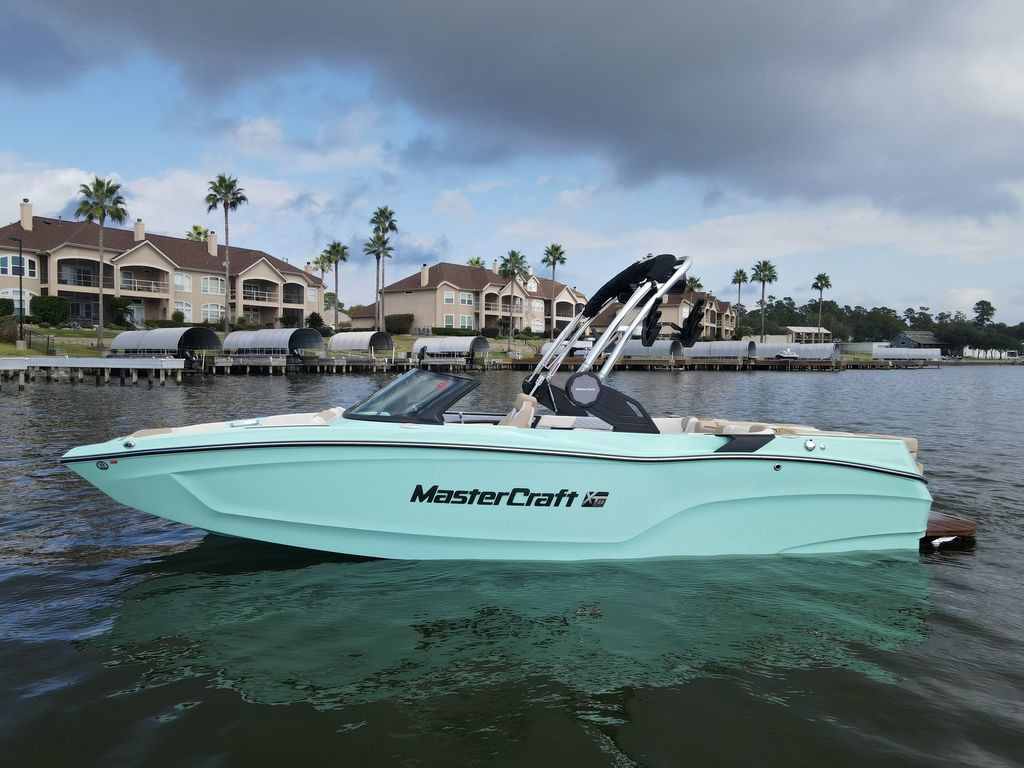 2023 MasterCraft XT22
