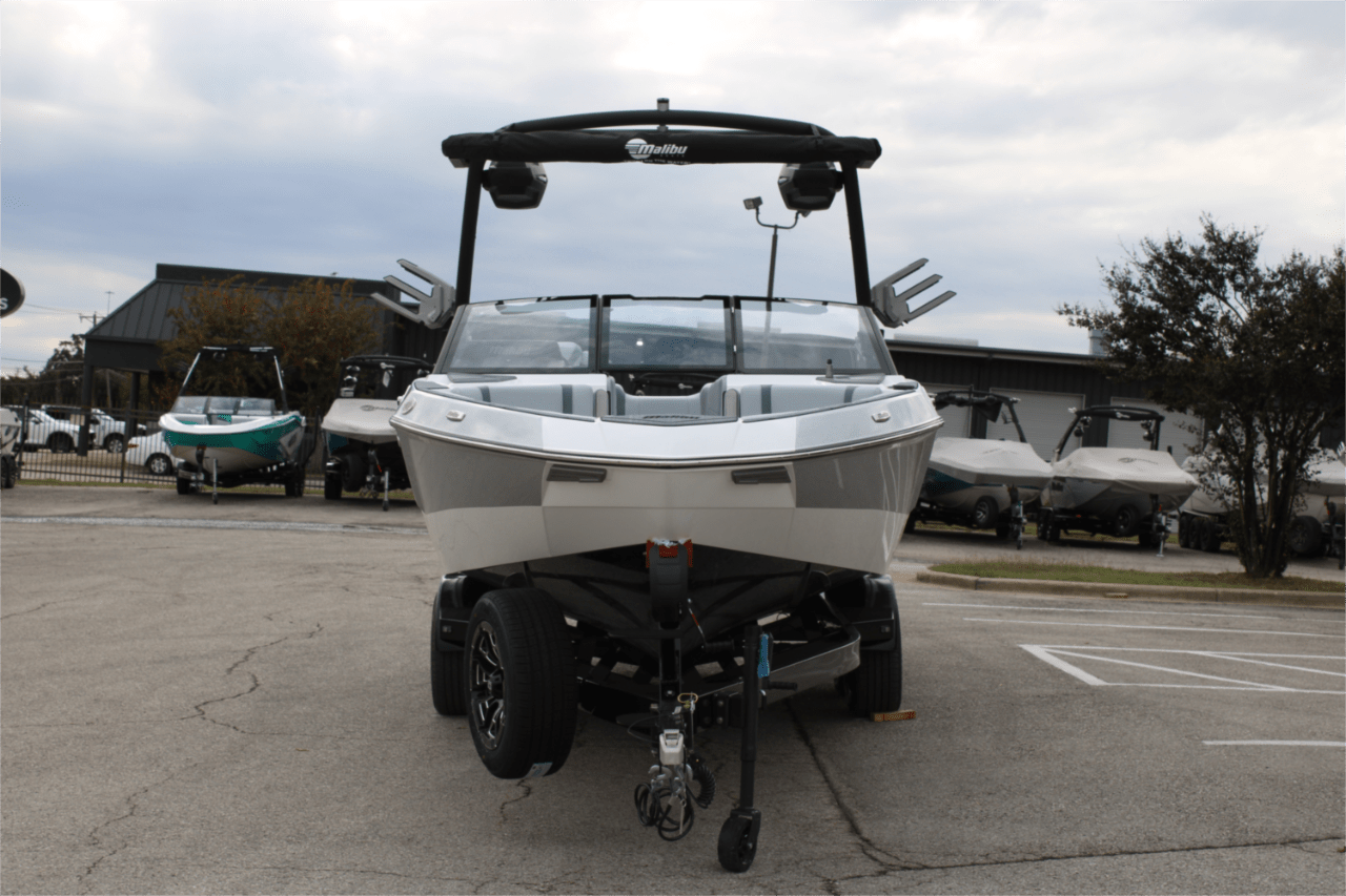 2025 Malibu 23 LSV