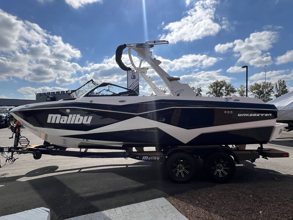 2025 Malibu Boats 22 LSV