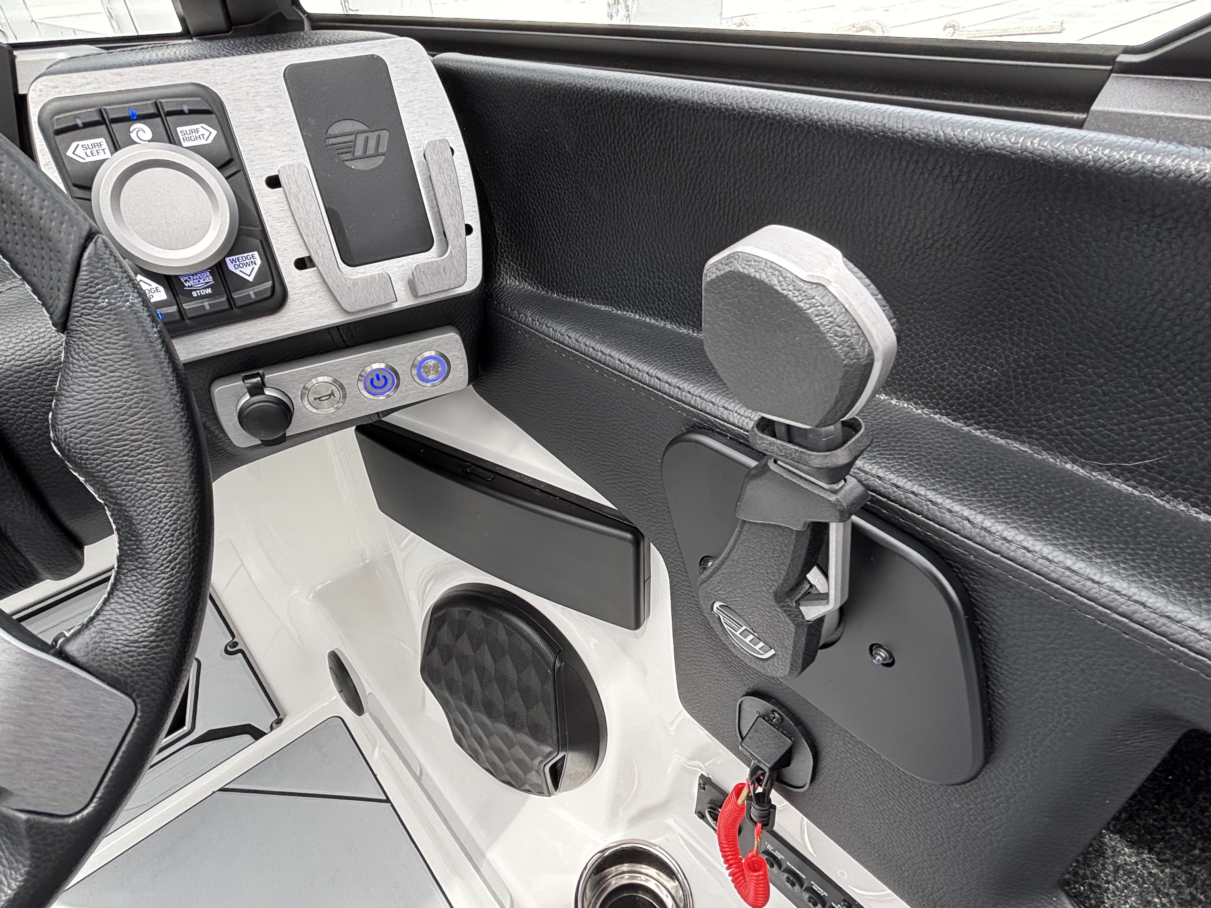 2024 Malibu 23 LSV