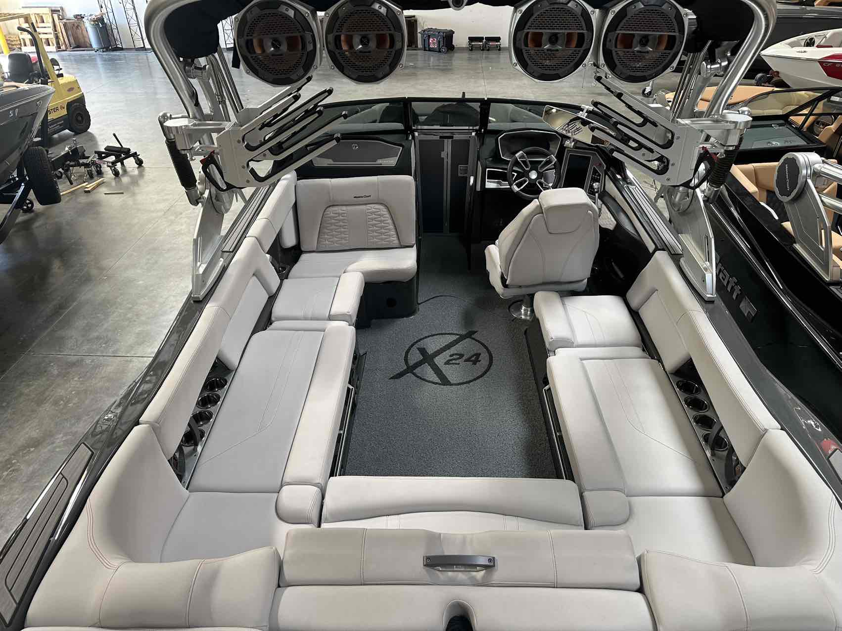 2021 MasterCraft X24