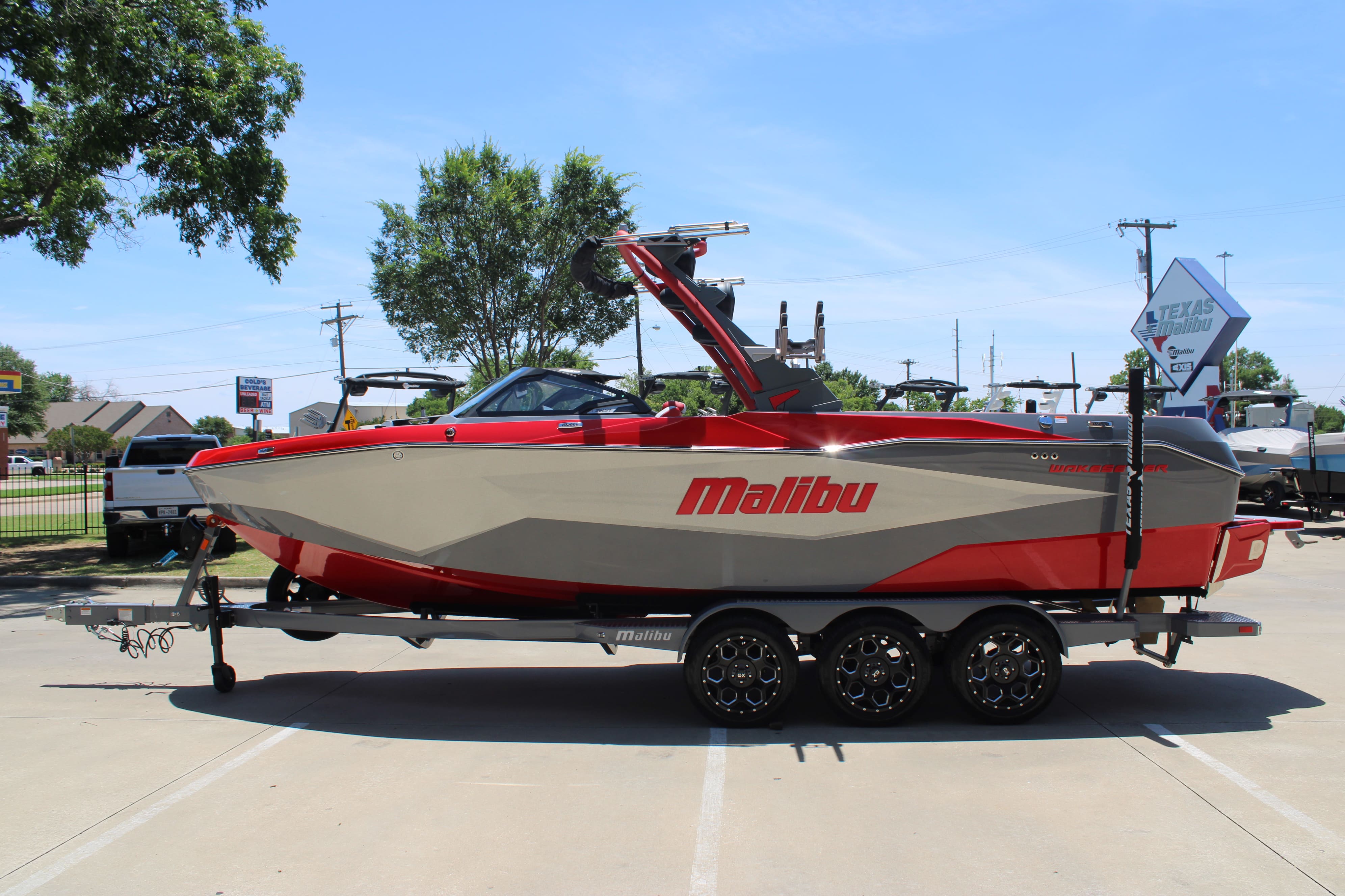 2025 Malibu 25 LSV