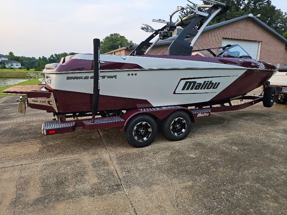 2018 Malibu 23 LSV