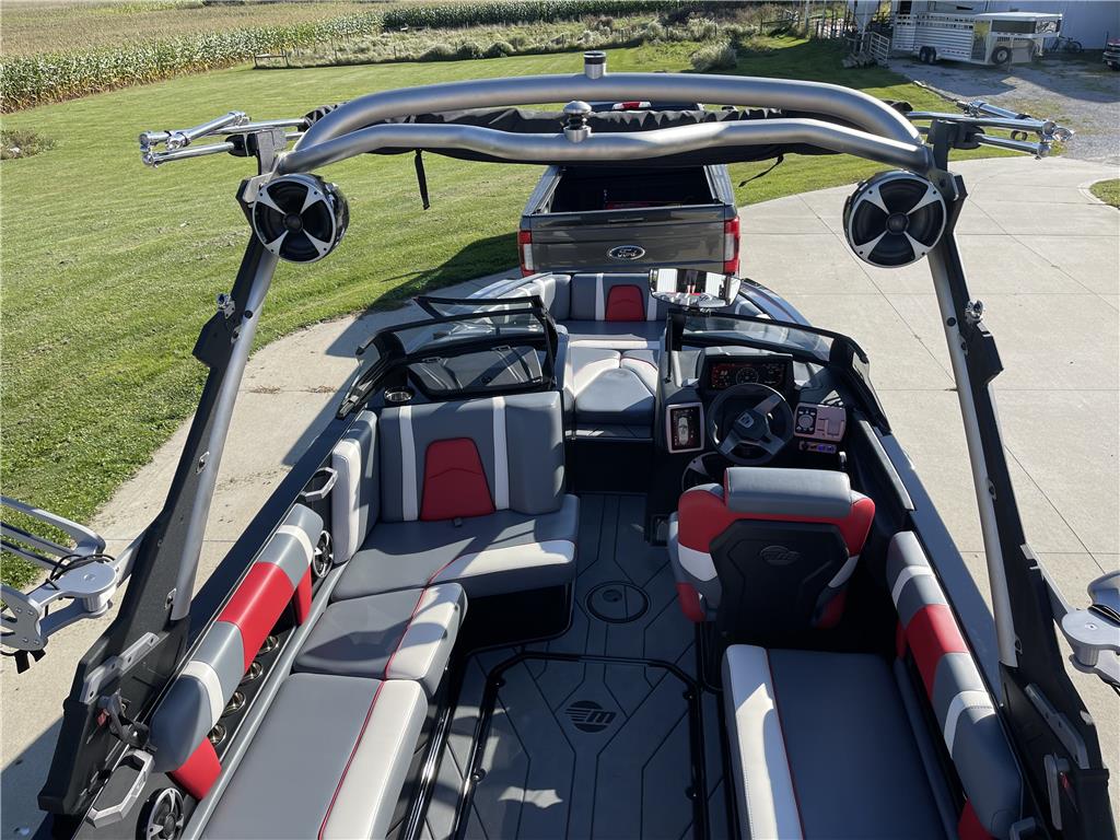 2021 Malibu 21 MLX