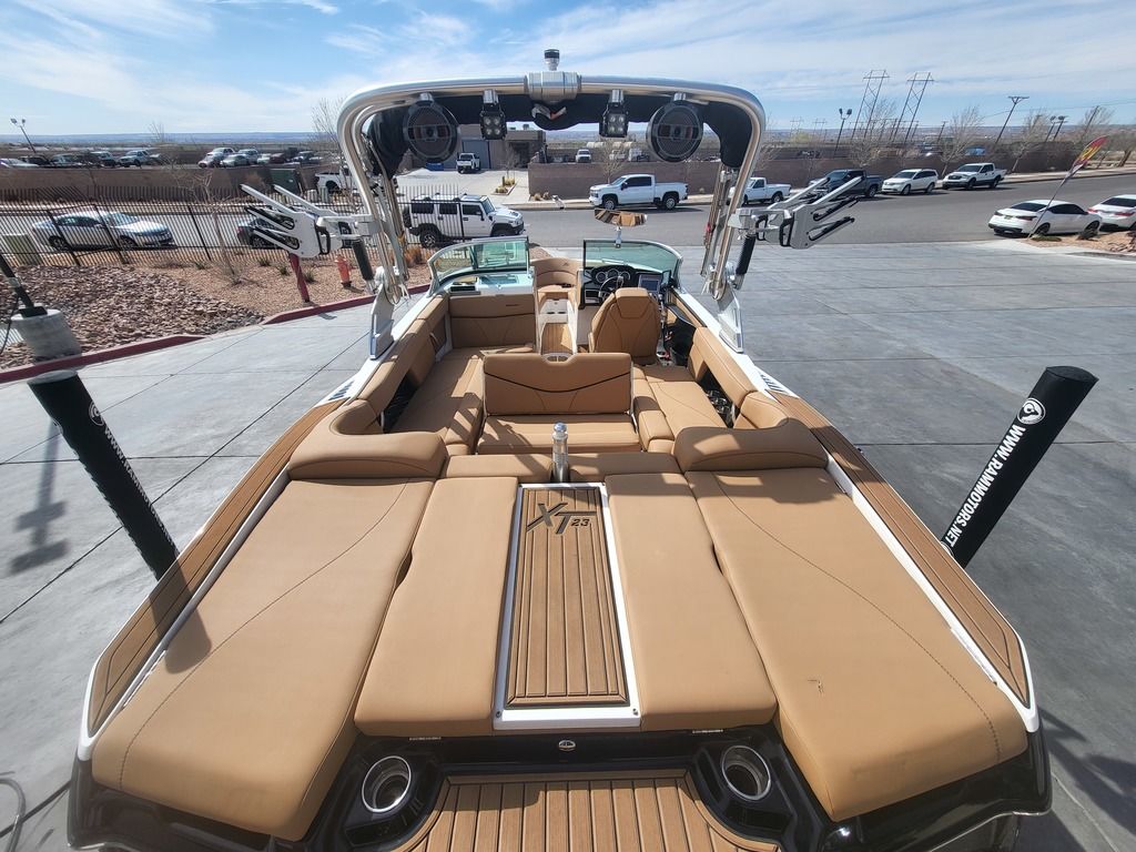 2019 MasterCraft XT23