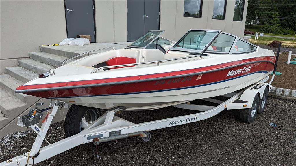 1993 MasterCraft Maristar 225