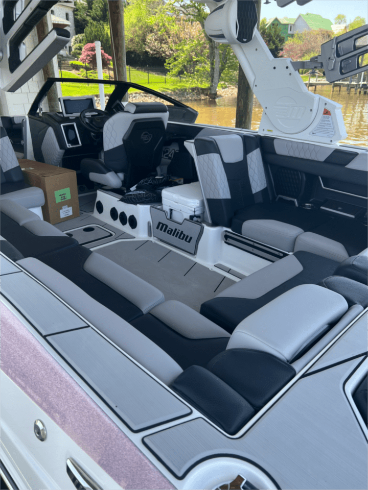 2022 Malibu M240