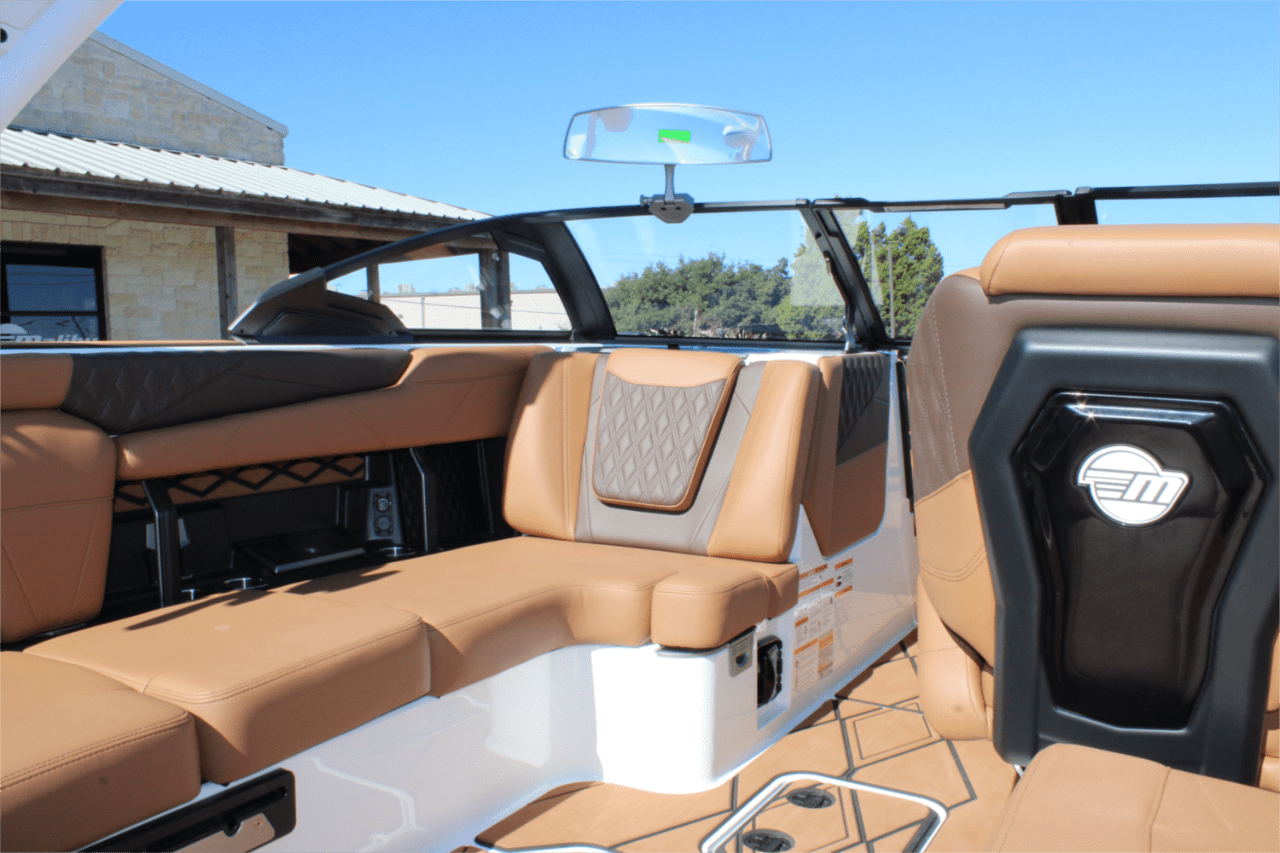 2025 Malibu M230