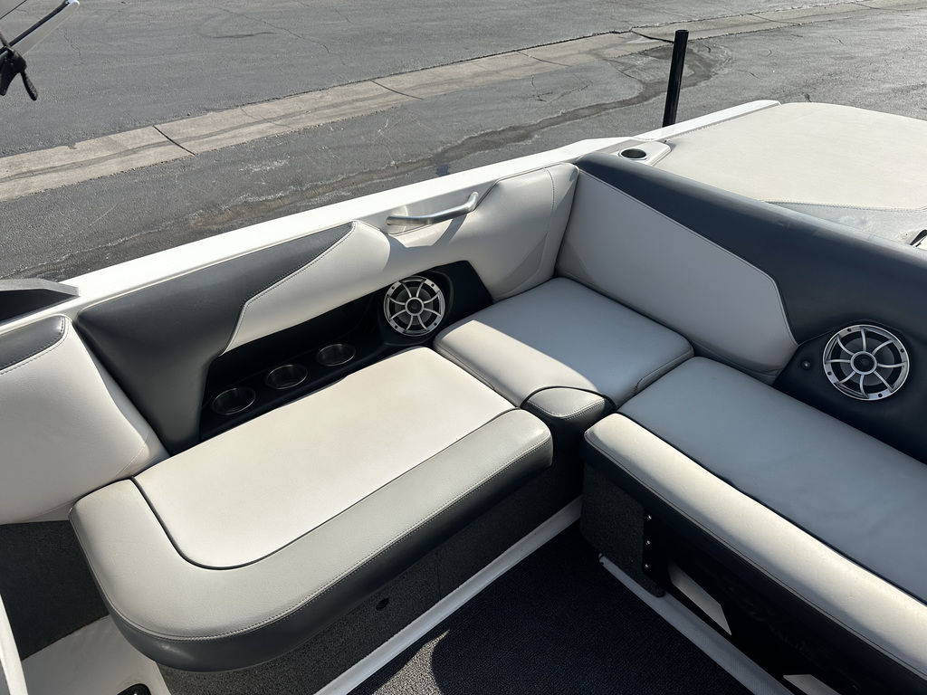 2015 Axis Wake Research T22