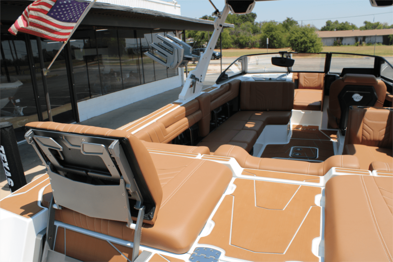 2025 Malibu 25 LSV