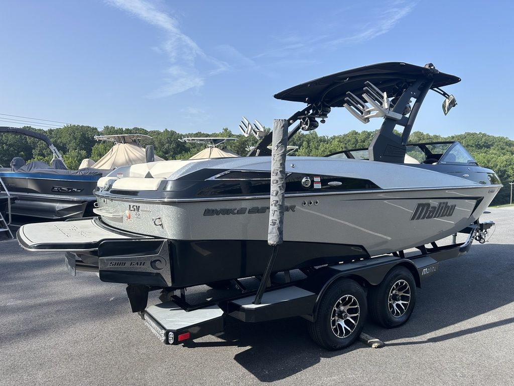 2017 Malibu Boats 23 LSV