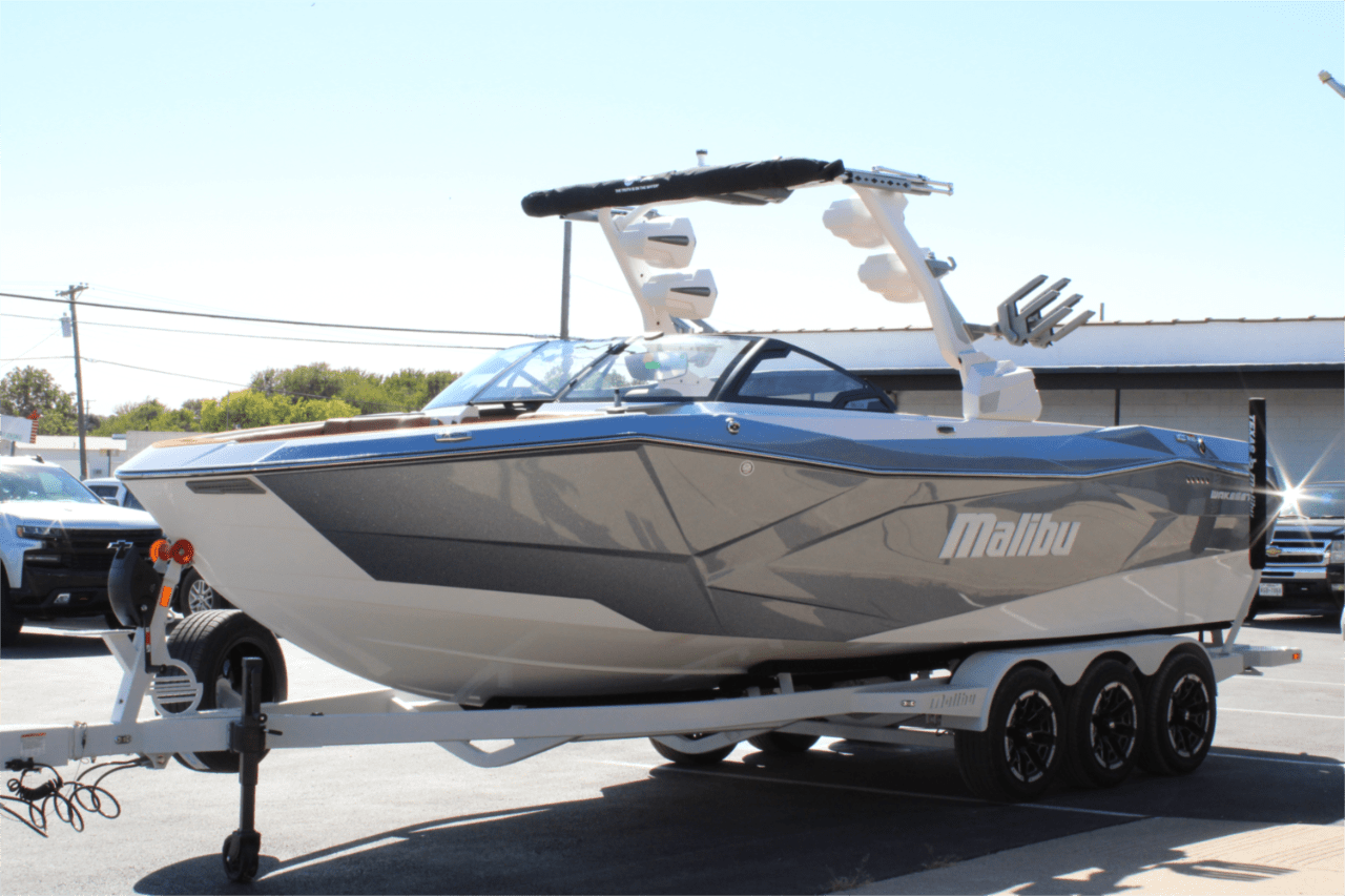2025 Malibu 26 LSV
