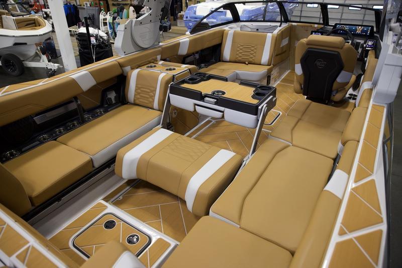 2025 Malibu 26 LSV
