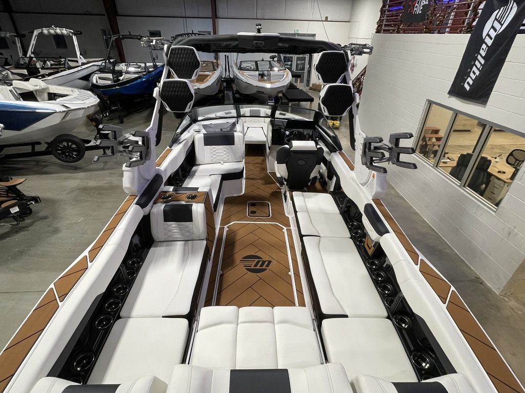 2025 Malibu Boats 26 LSV