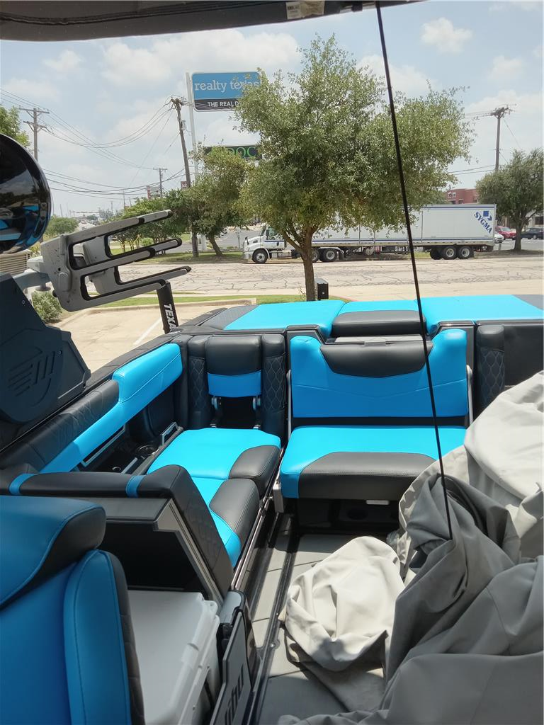 Great Condition 2021 Malibu M240 Icon