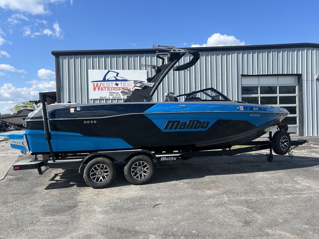2022 Malibu Boats 23 LSV