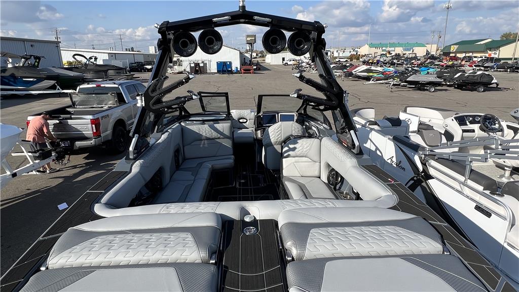 boat.Title