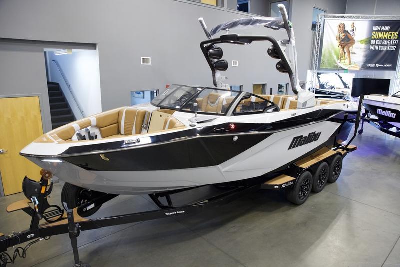 2025 Malibu 26 LSV