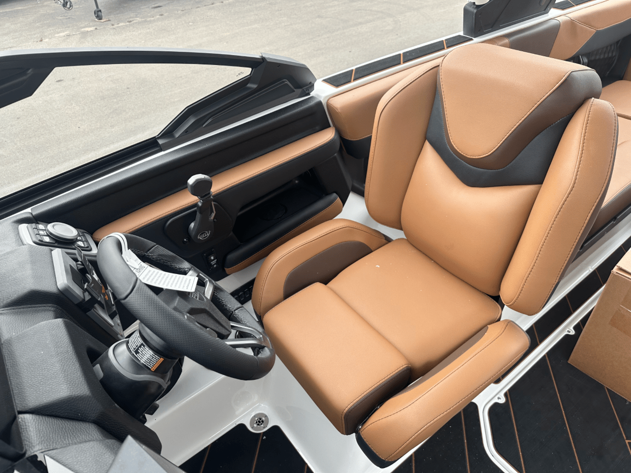 2025 Malibu 23 LSV