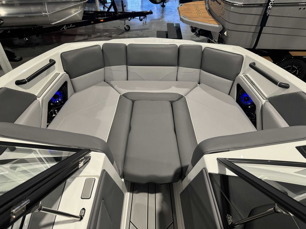 2025 MOOMBA Max
