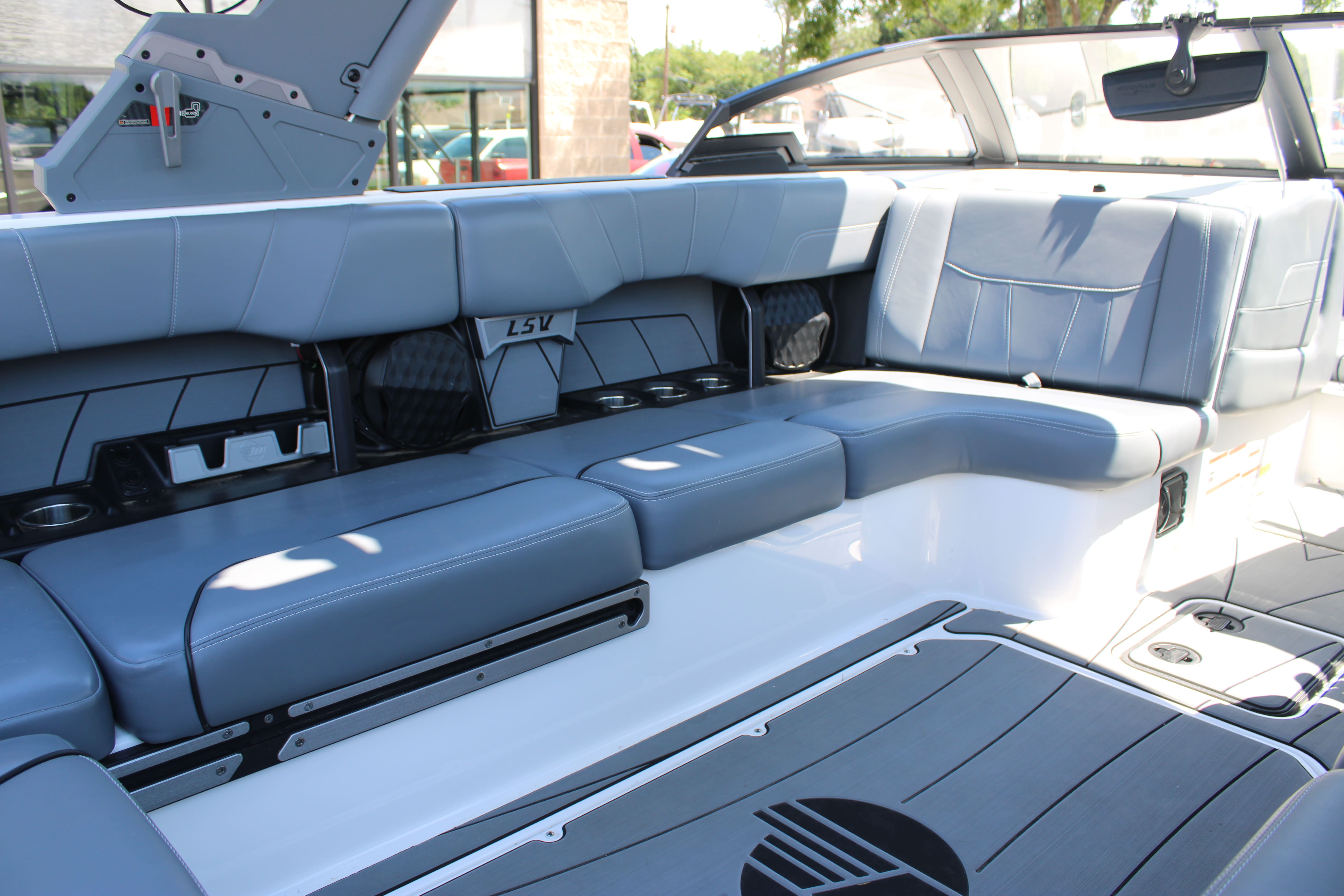 2022 Malibu 23 LSV