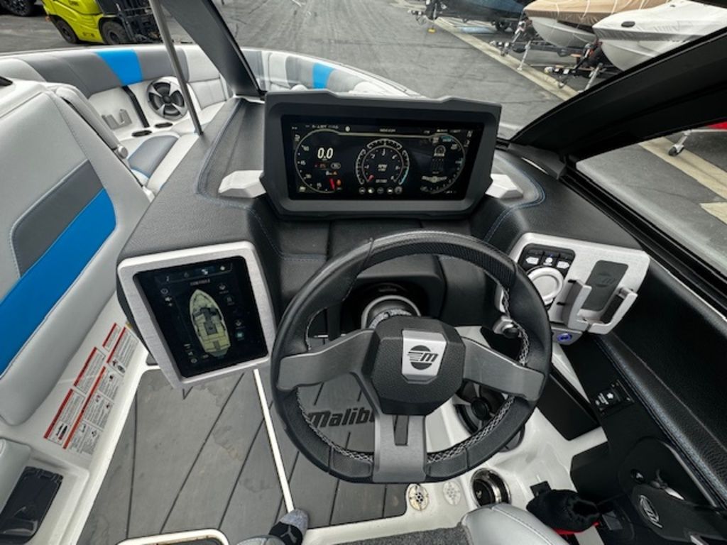 2021 Malibu Boats 23 LSV