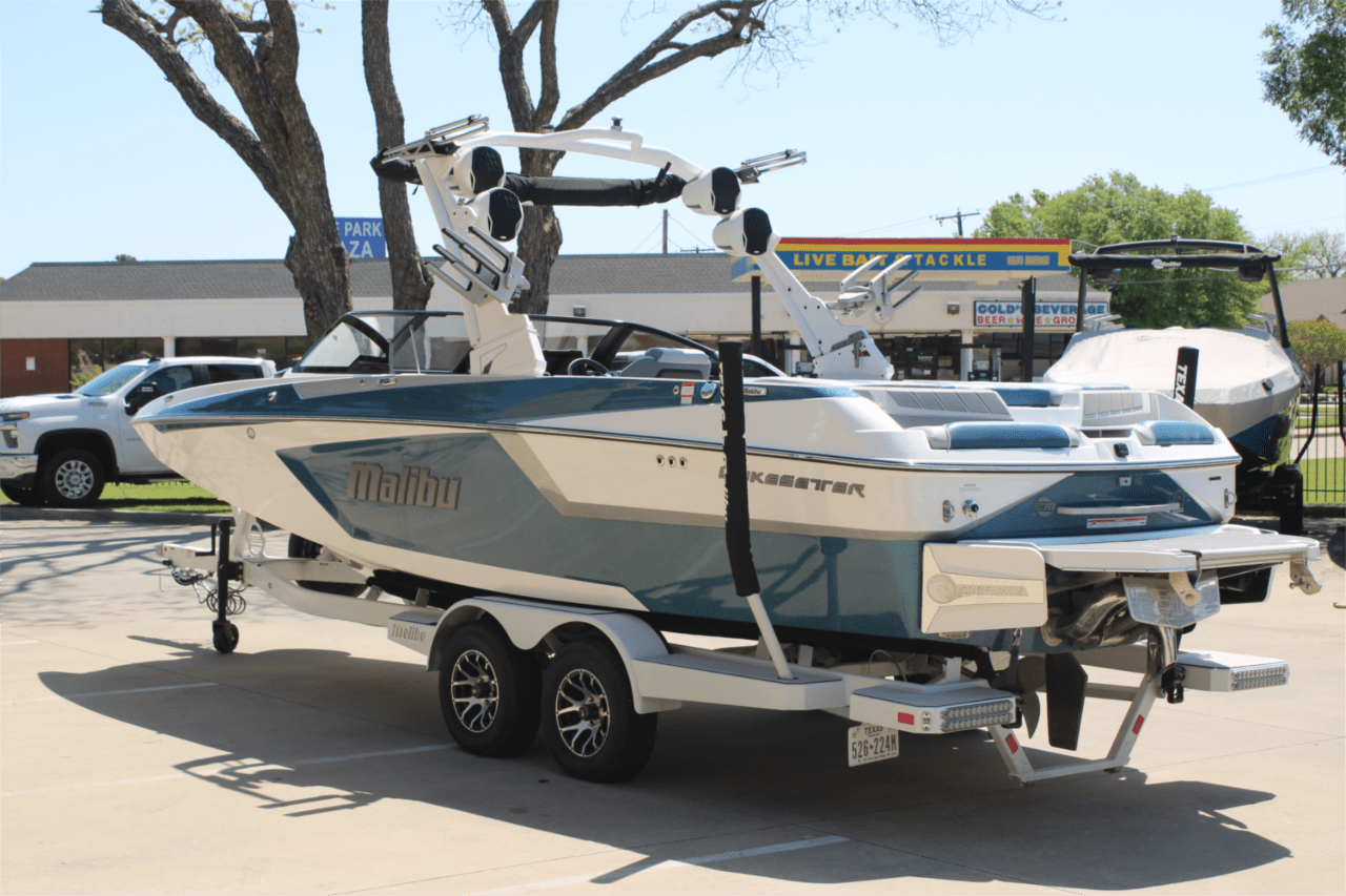 2023 Malibu 24 MXZ