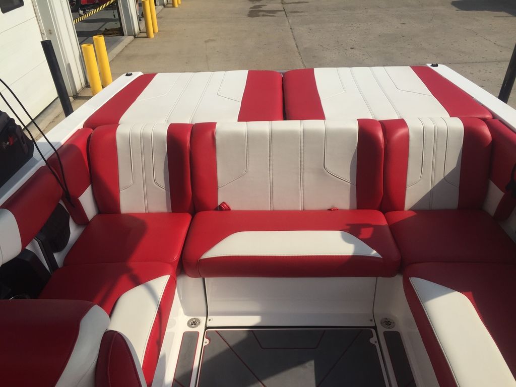 2022 Malibu Boats 21 LX