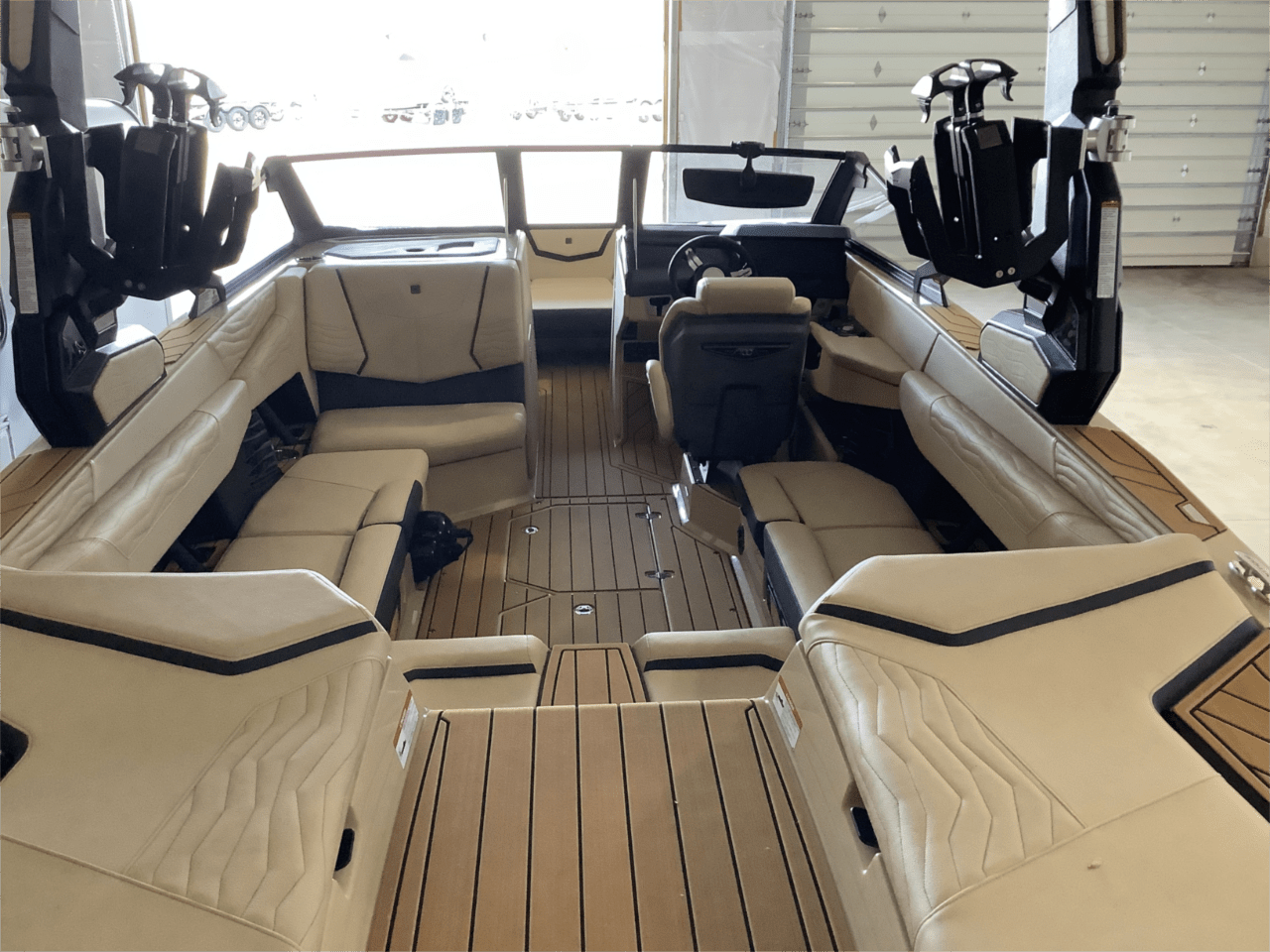 2025 Nautique G23