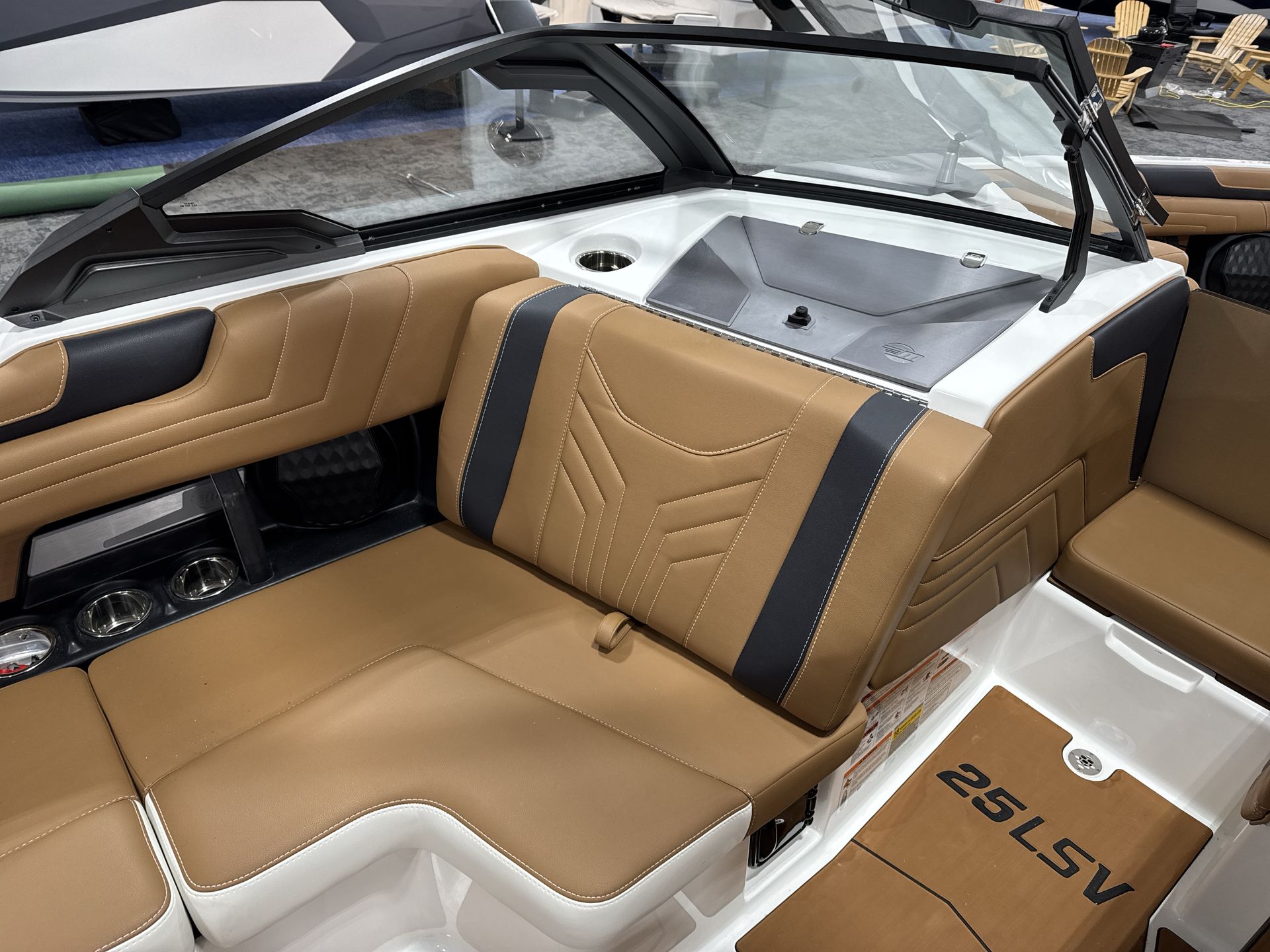 2025 Malibu 25 LSV