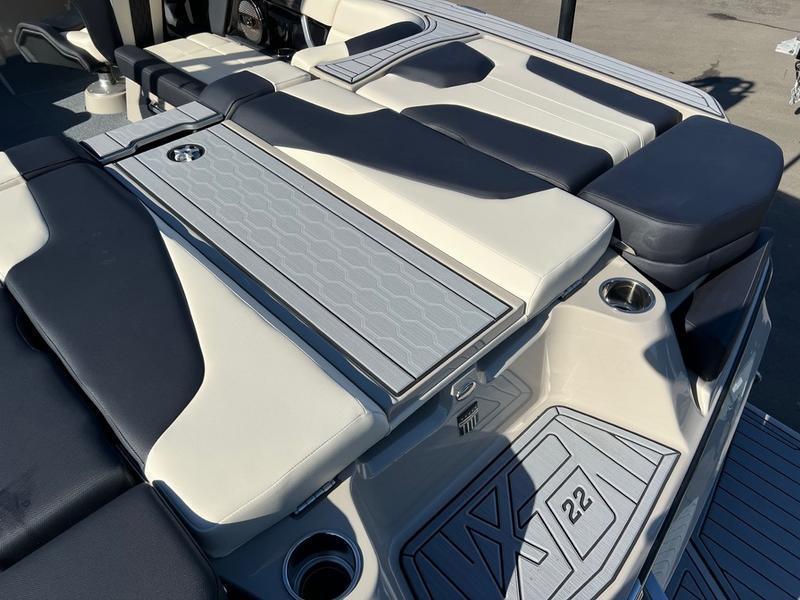 2025 MasterCraft XT22