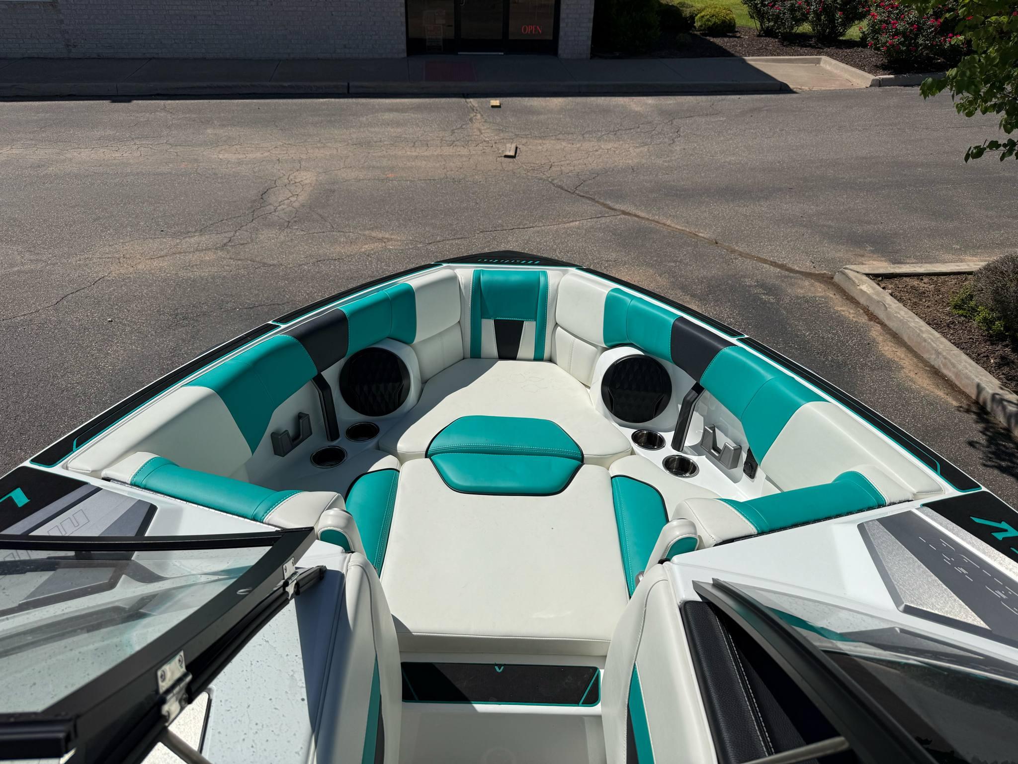 LIKE NEW 2023 Malibu 23LSV Icon