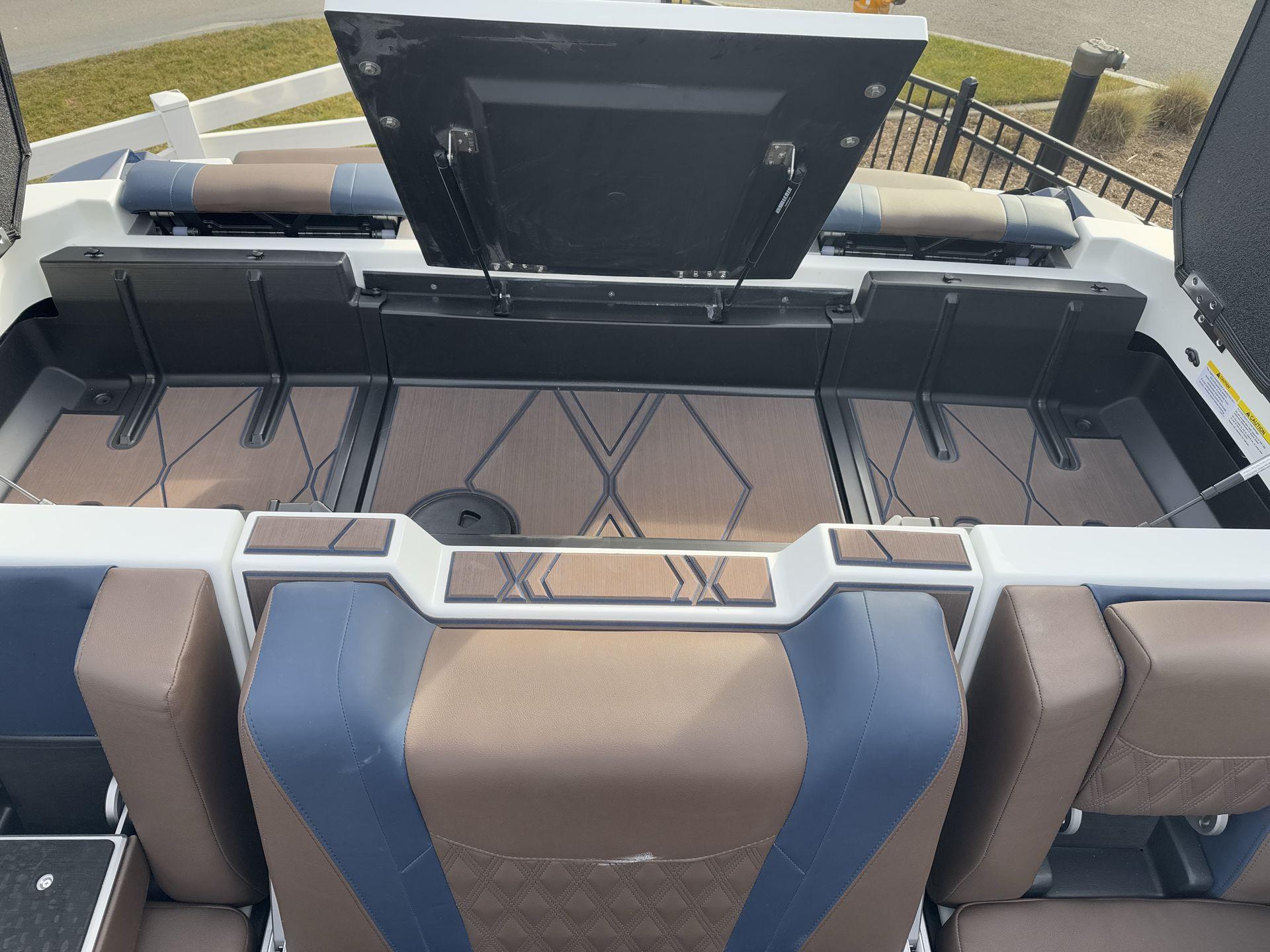 2025 Malibu M230