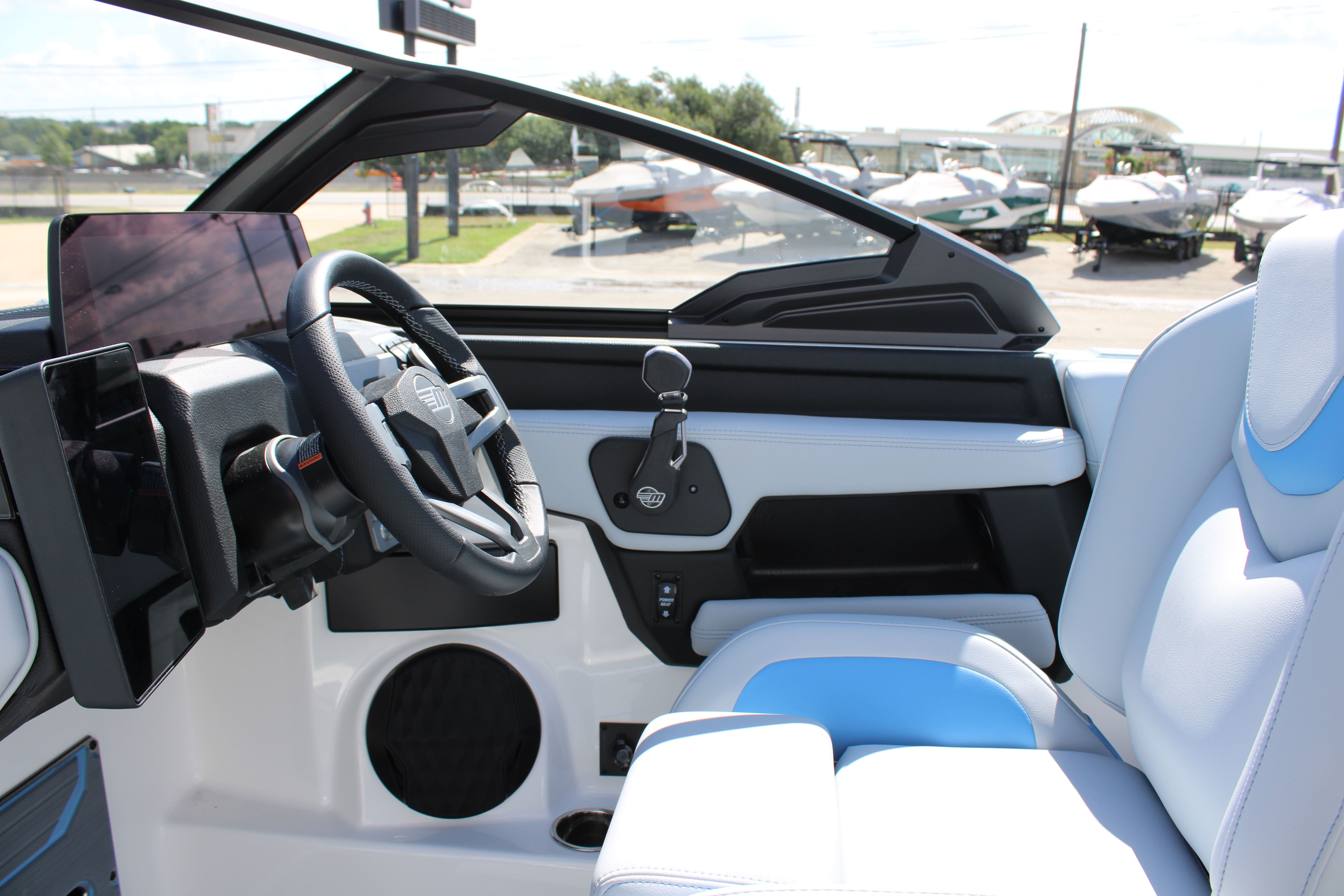 2025 Malibu 23 LSV