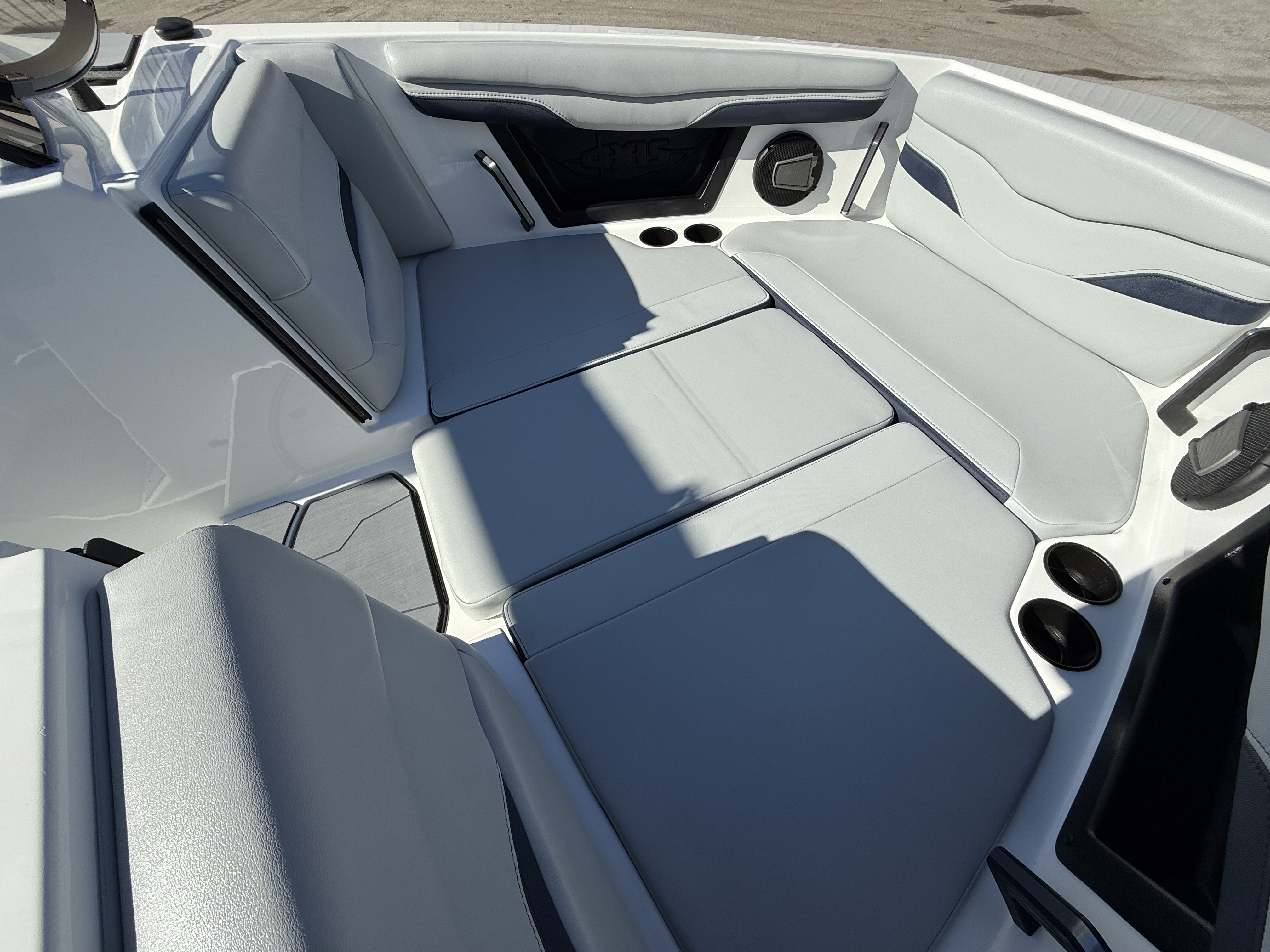 2025 Axis T250